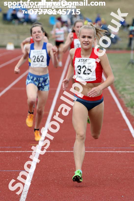 Girls under-15s 800 metres, 2018 Northern Under-17s/U-15s/U-13s Champs., Wavertree Athletics Centre, Liverpool. Photo: David T. Hewitson/Sports for All Pics
